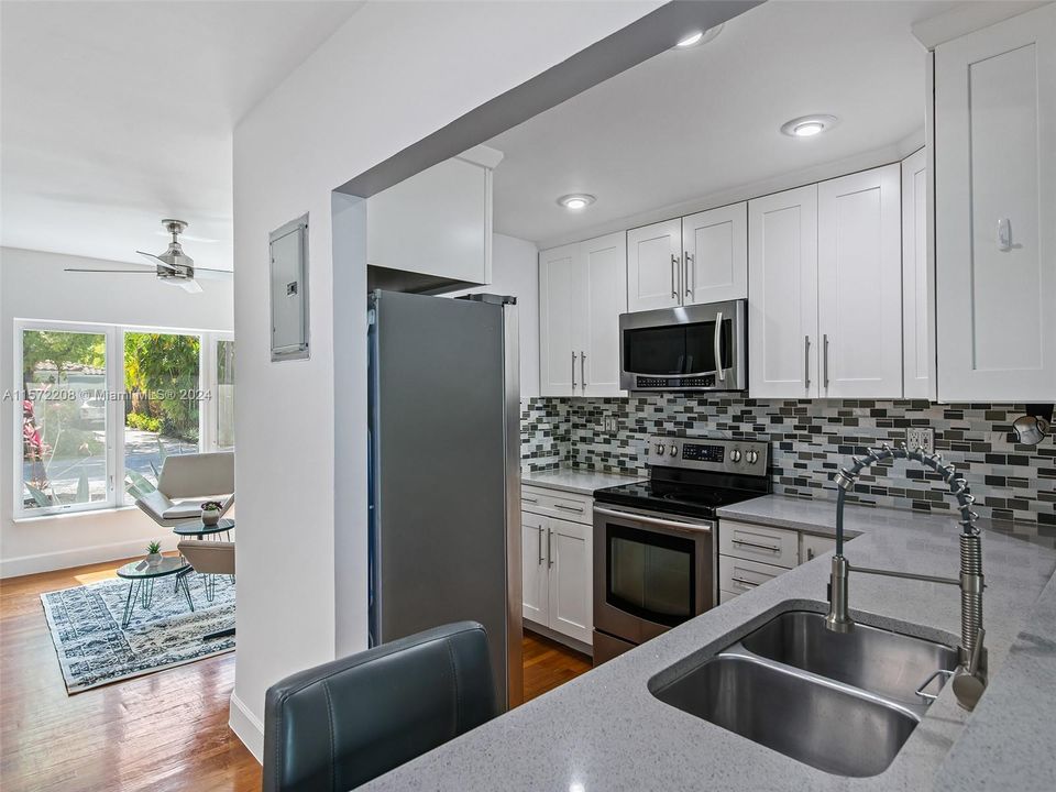 For Sale: $859,900 (3 beds, 2 baths, 1324 Square Feet)