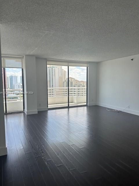 For Rent: $3,400 (2 beds, 2 baths, 1181 Square Feet)