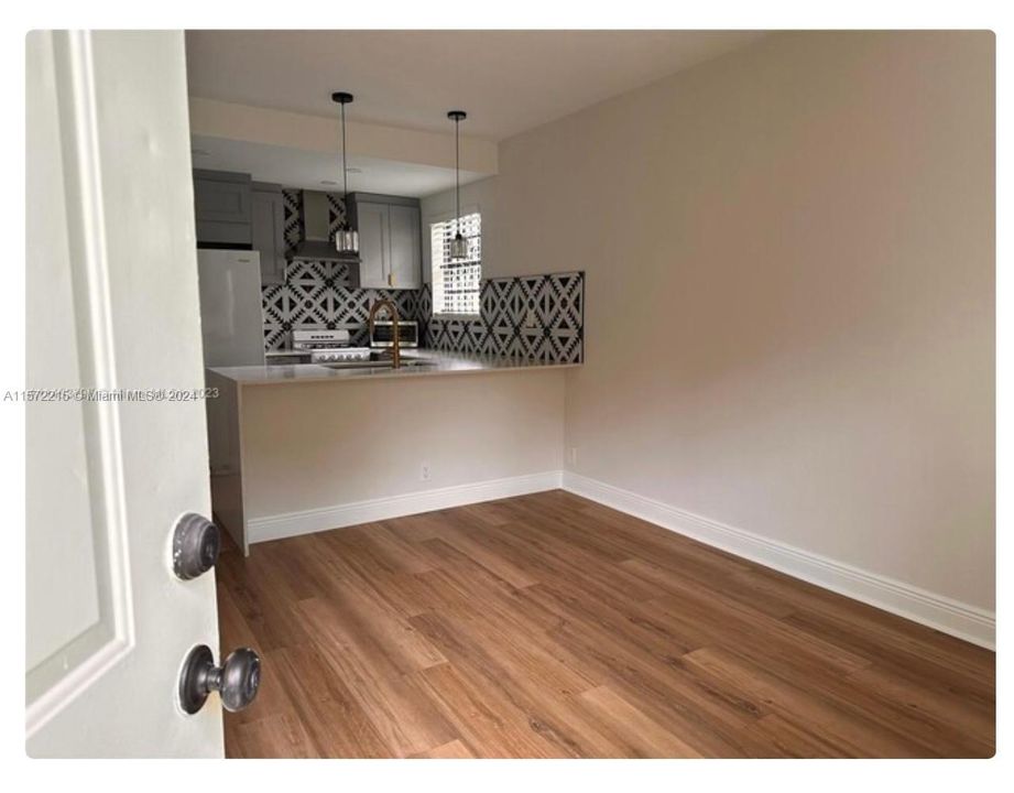 For Rent: $1,850 (1 beds, 1 baths, 440 Square Feet)