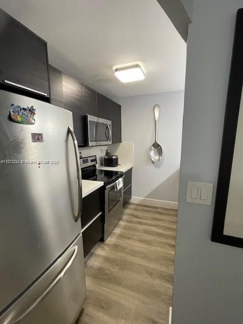 Active With Contract: $270,000 (2 beds, 2 baths, 960 Square Feet)
