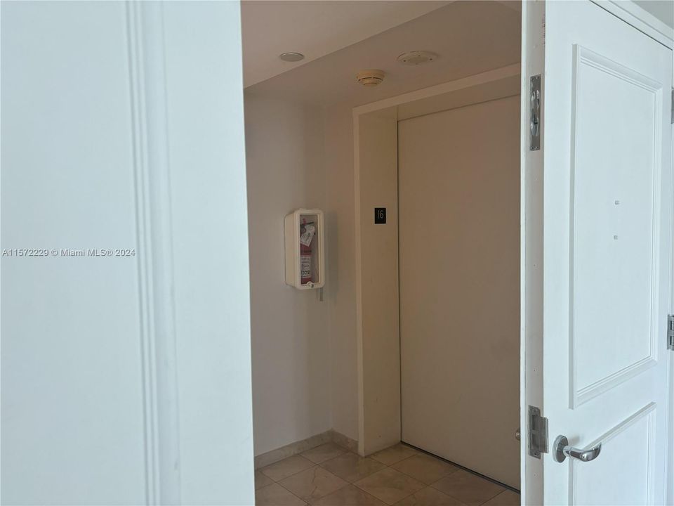 Private Elevator/Foyer