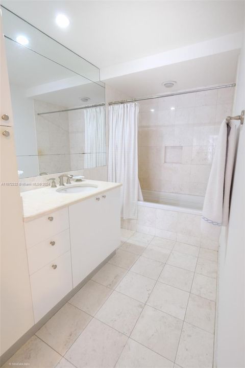 For Sale: $649,900 (1 beds, 1 baths, 1076 Square Feet)