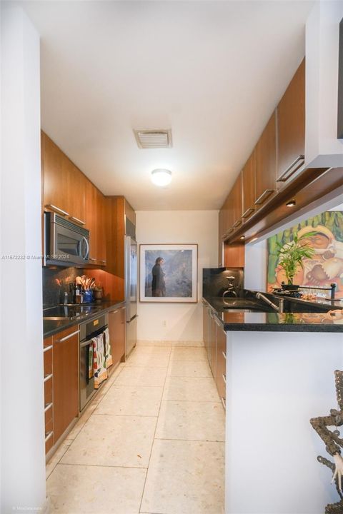 For Sale: $649,900 (1 beds, 1 baths, 1076 Square Feet)