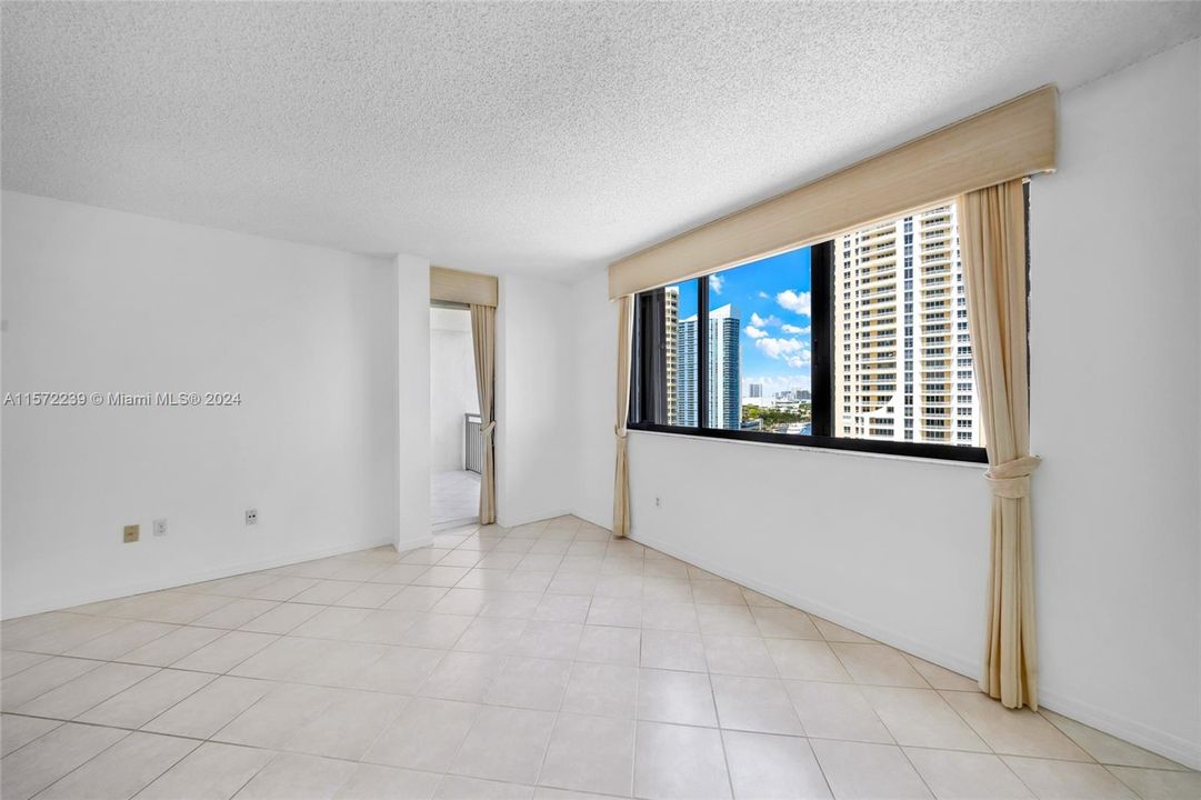 Active With Contract: $499,900 (2 beds, 2 baths, 1030 Square Feet)