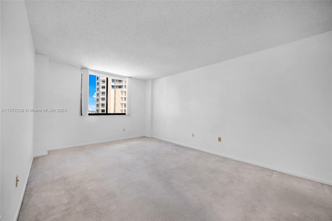For Sale: $499,900 (2 beds, 2 baths, 1030 Square Feet)