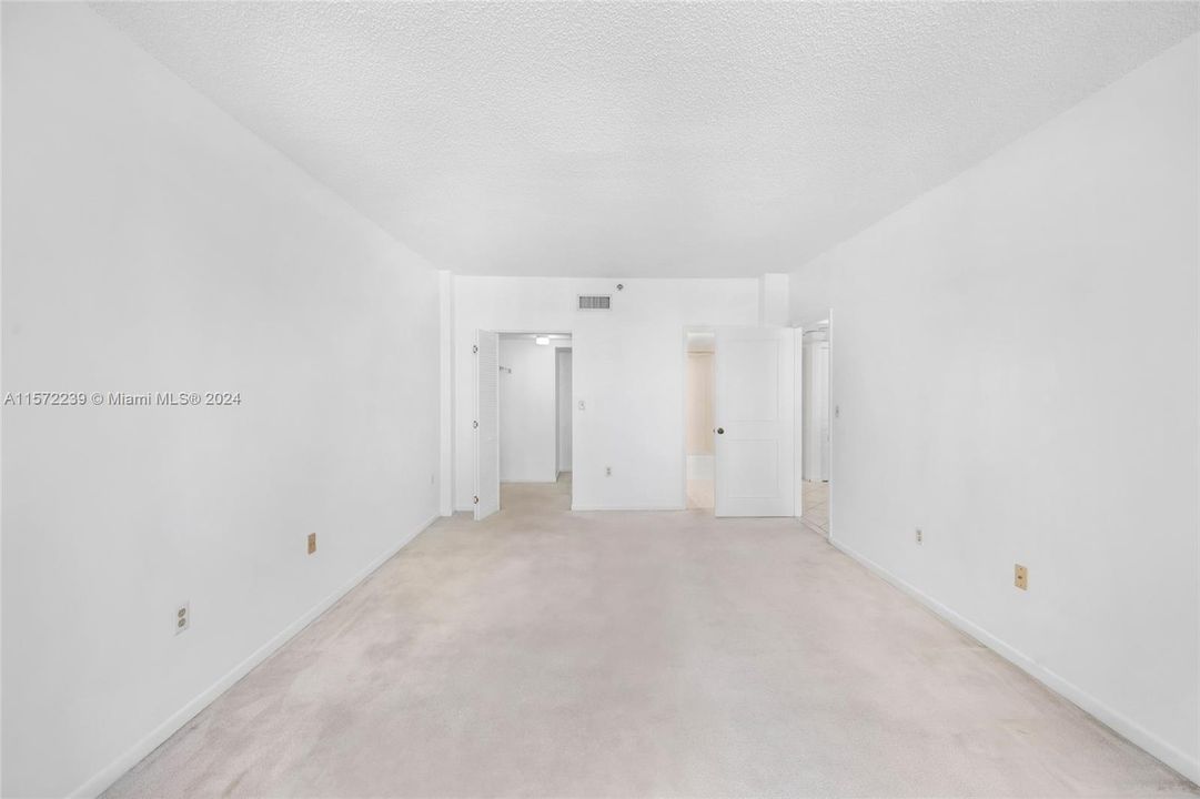 Active With Contract: $499,900 (2 beds, 2 baths, 1030 Square Feet)