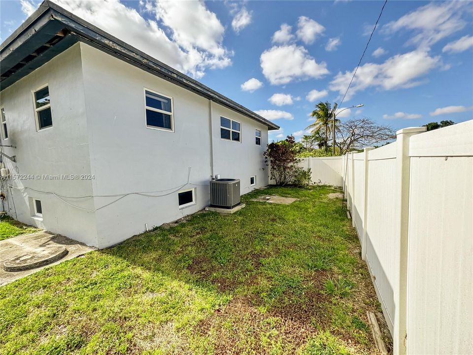 For Sale: $575,000 (4 beds, 2 baths, 1218 Square Feet)