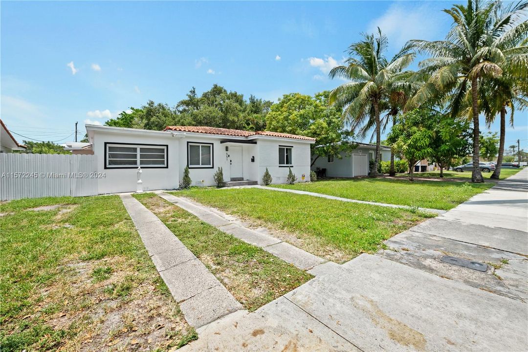 Recently Sold: $650,000 (3 beds, 2 baths, 1153 Square Feet)