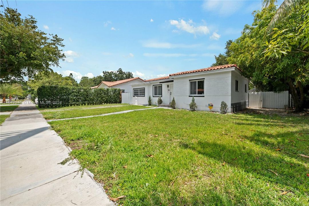 Recently Sold: $650,000 (3 beds, 2 baths, 1153 Square Feet)