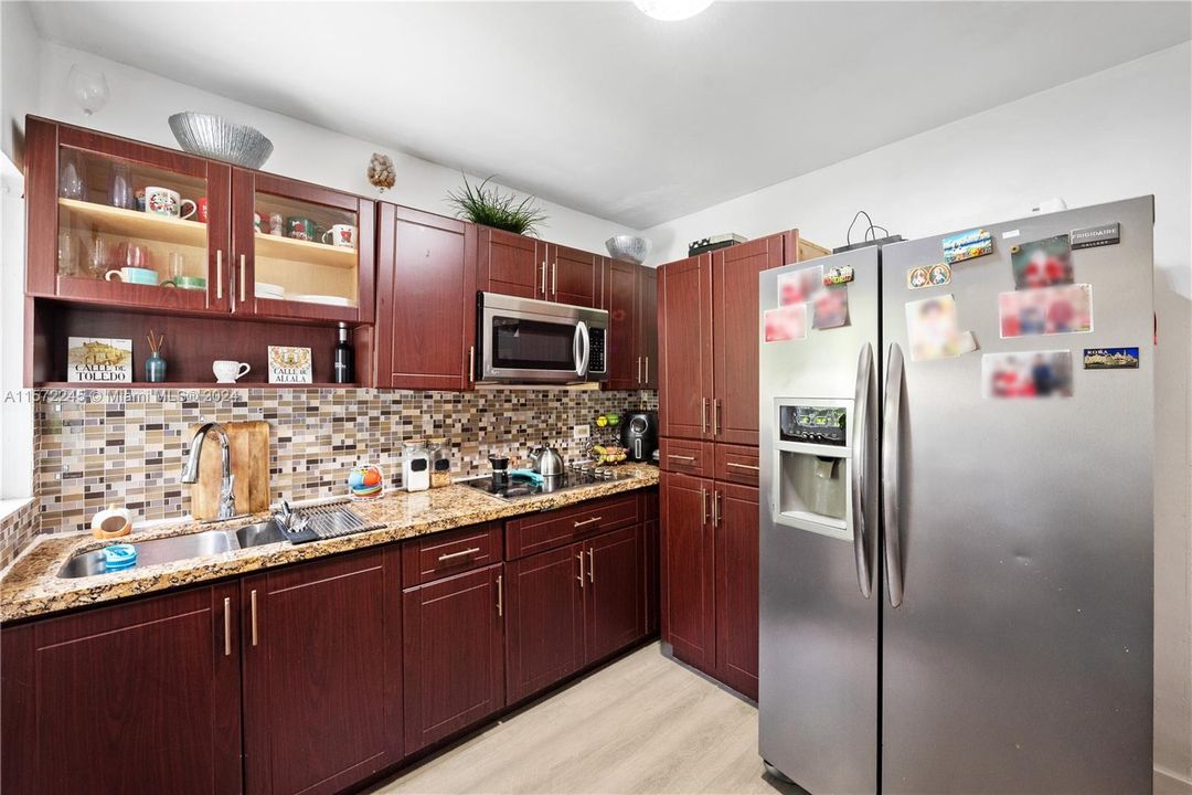 Recently Sold: $650,000 (3 beds, 2 baths, 1153 Square Feet)