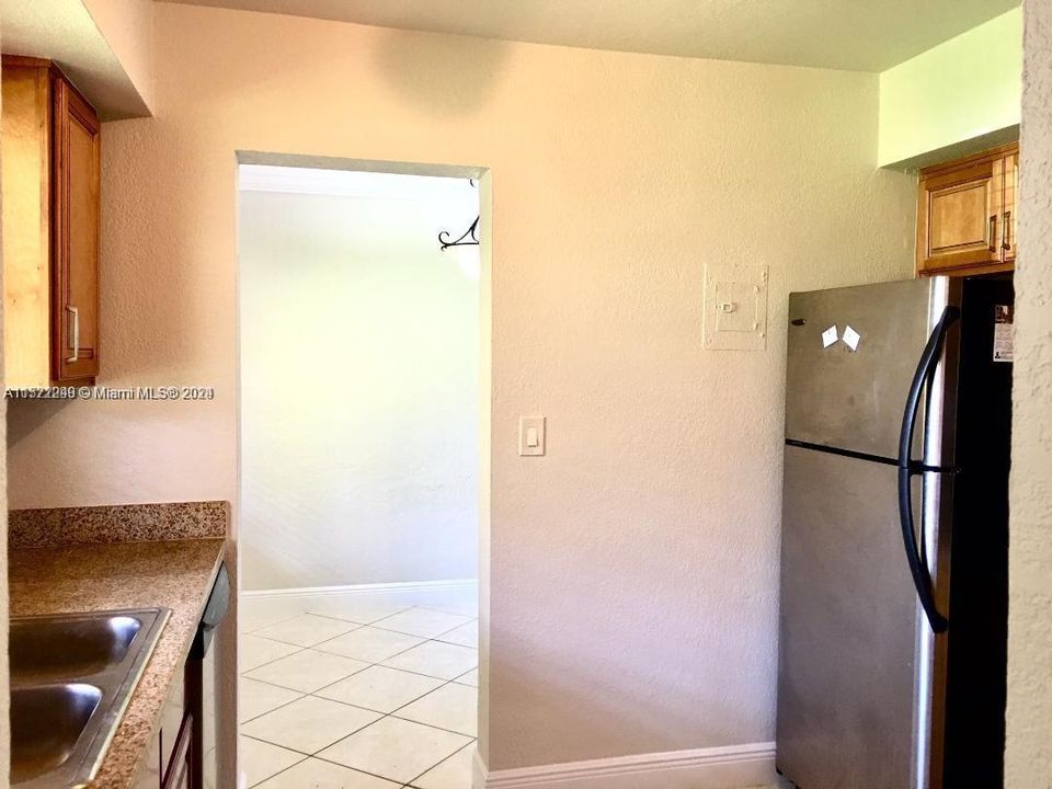 For Sale: $280,000 (2 beds, 1 baths, 866 Square Feet)