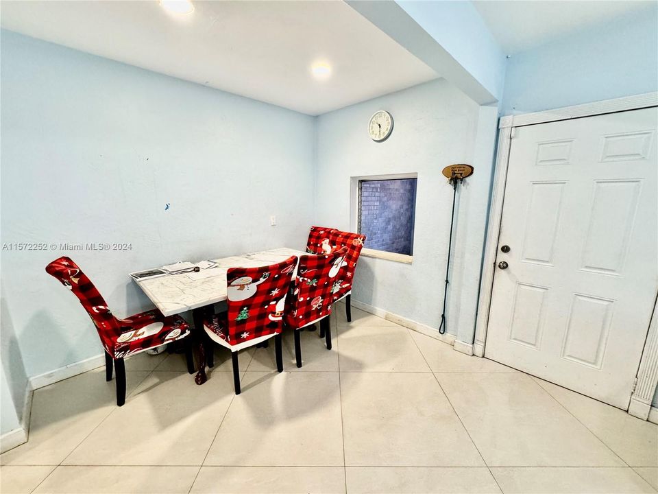 For Sale: $565,000 (3 beds, 1 baths, 1056 Square Feet)