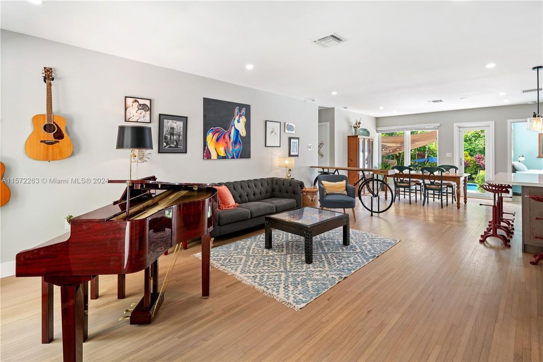 Recently Sold: $1,450,000 (3 beds, 2 baths, 1384 Square Feet)