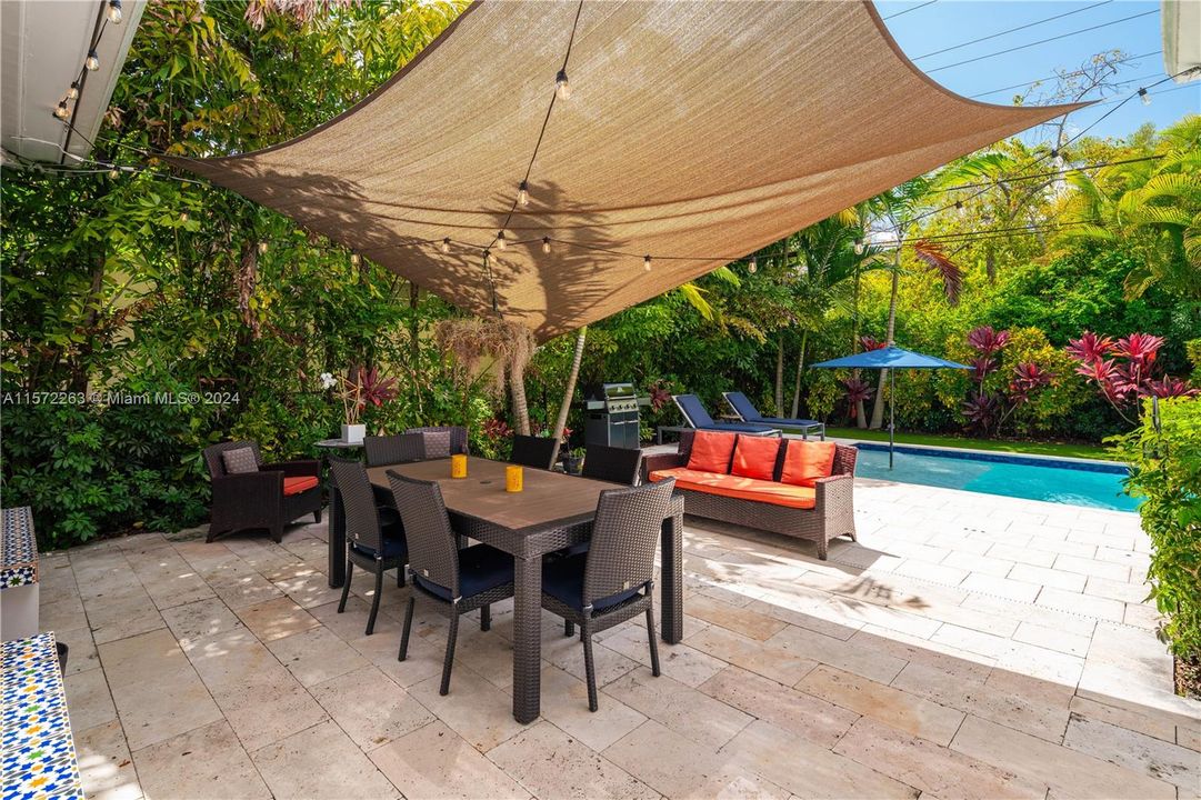 Recently Sold: $1,450,000 (3 beds, 2 baths, 1384 Square Feet)