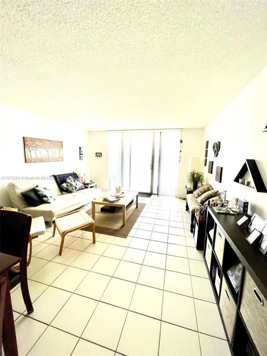 For Sale: $245,000 (1 beds, 1 baths, 1066 Square Feet)
