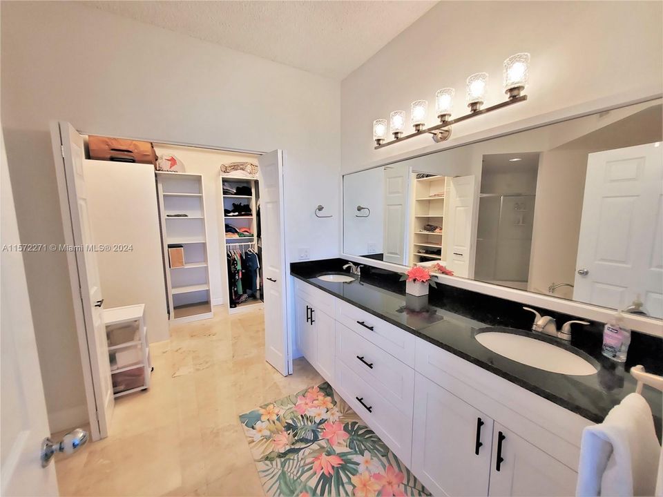 Active With Contract: $3,450 (2 beds, 2 baths, 1361 Square Feet)