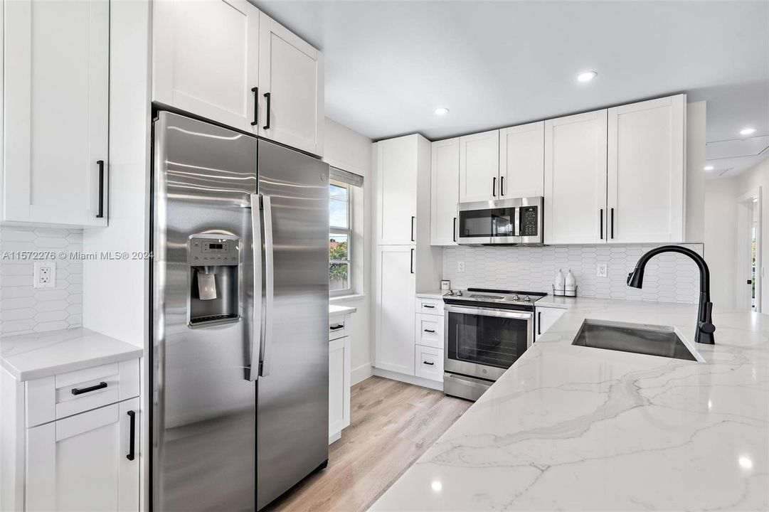 For Sale: $474,900 (2 beds, 2 baths, 934 Square Feet)