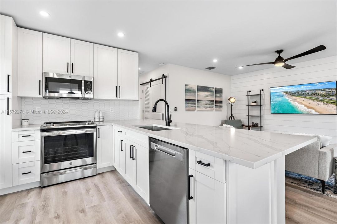 For Sale: $474,900 (2 beds, 2 baths, 934 Square Feet)