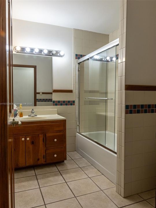 最近售出: $960,000 (3 贝兹, 2 浴室, 1964 平方英尺)