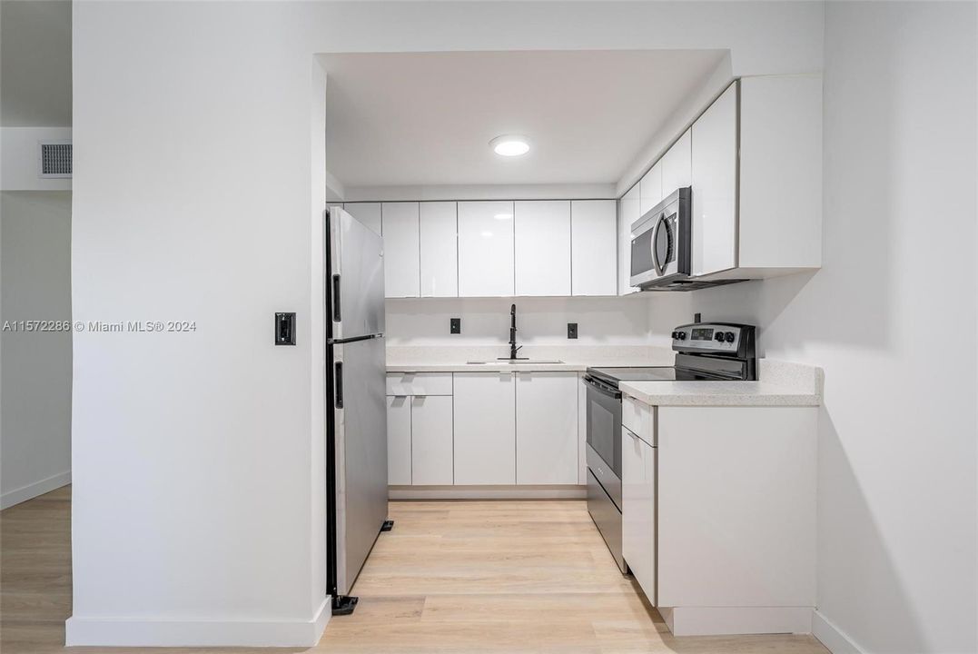 Recently Rented: $2,195 (2 beds, 1 baths, 775 Square Feet)