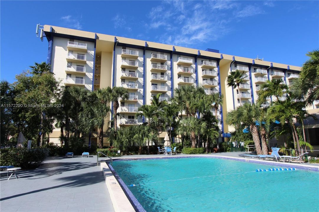 Active With Contract: $1,850 (1 beds, 1 baths, 605 Square Feet)