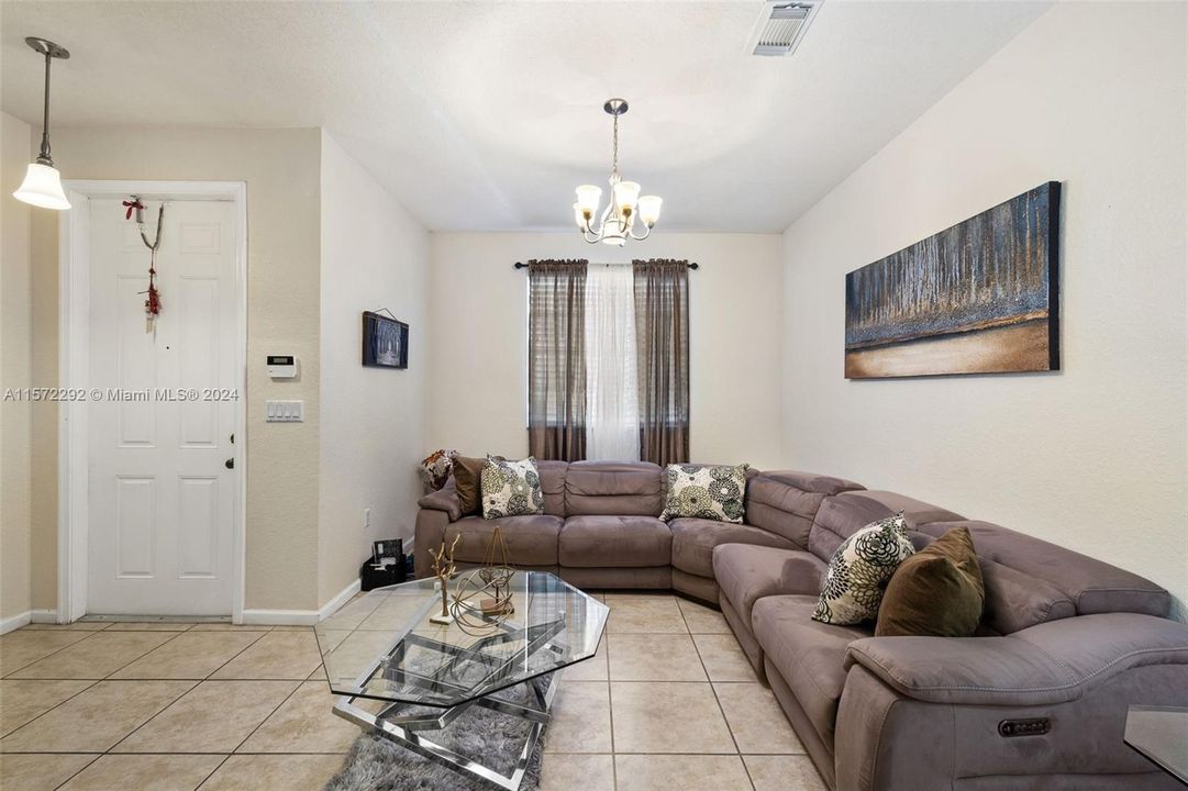 Active With Contract: $385,000 (3 beds, 2 baths, 1419 Square Feet)