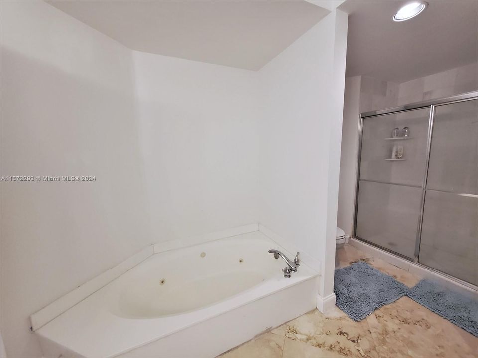 Под контрактом: $3,450 (2 спален, 2 ванн, 1361 Квадратных фут)