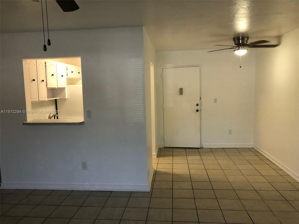 Recently Rented: $1,950 (1 beds, 1 baths, 765 Square Feet)