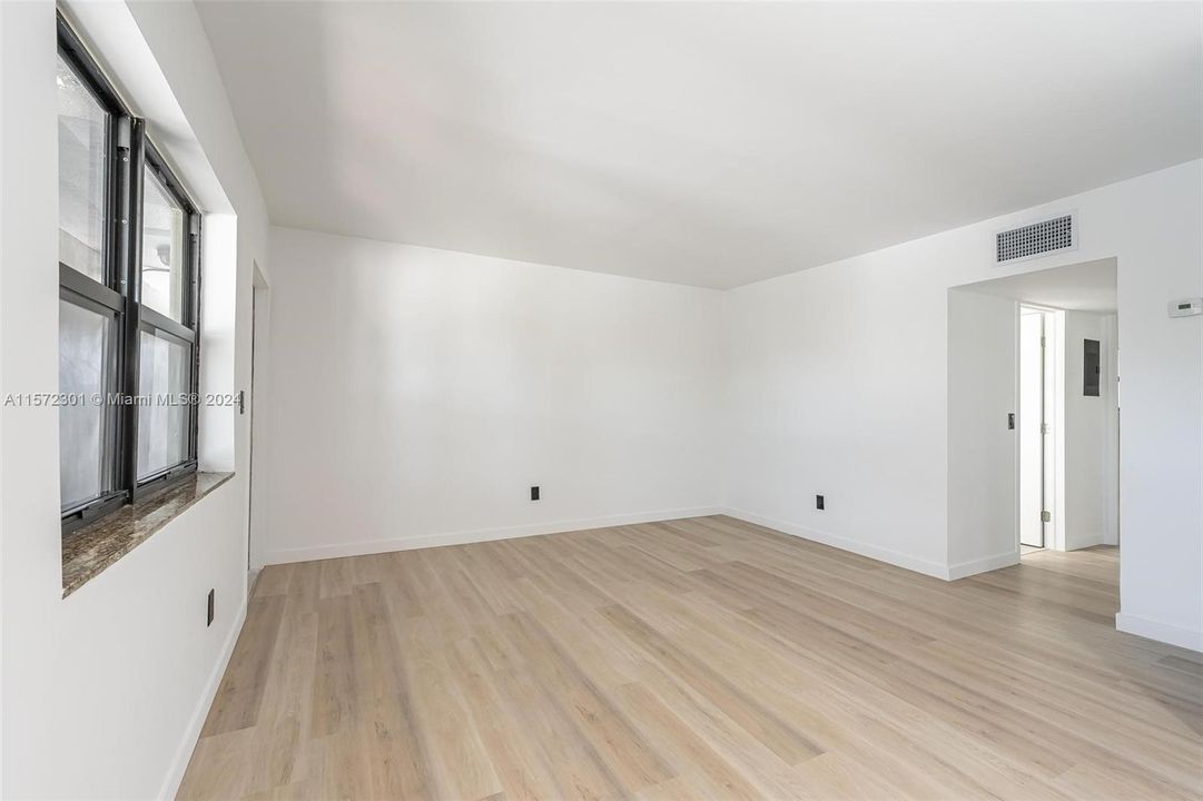 For Rent: $2,149 (2 beds, 1 baths, 775 Square Feet)