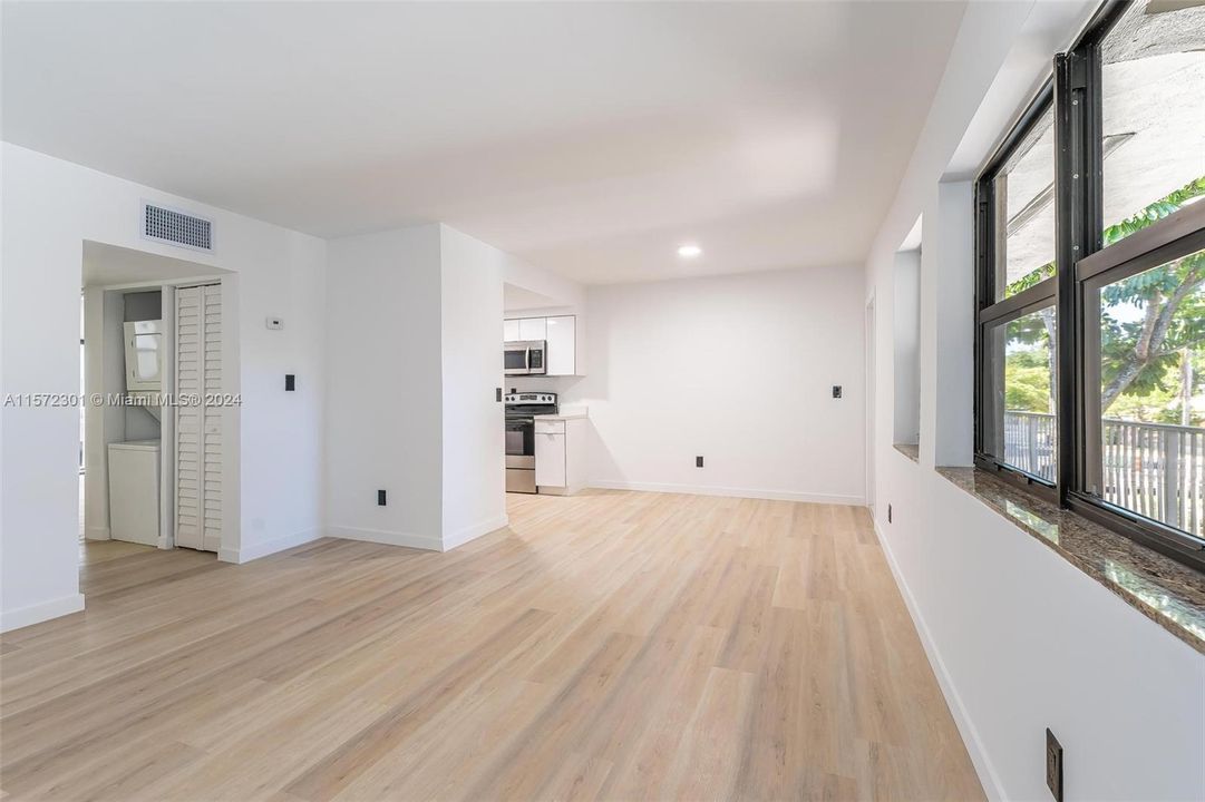 Active With Contract: $2,149 (2 beds, 1 baths, 775 Square Feet)