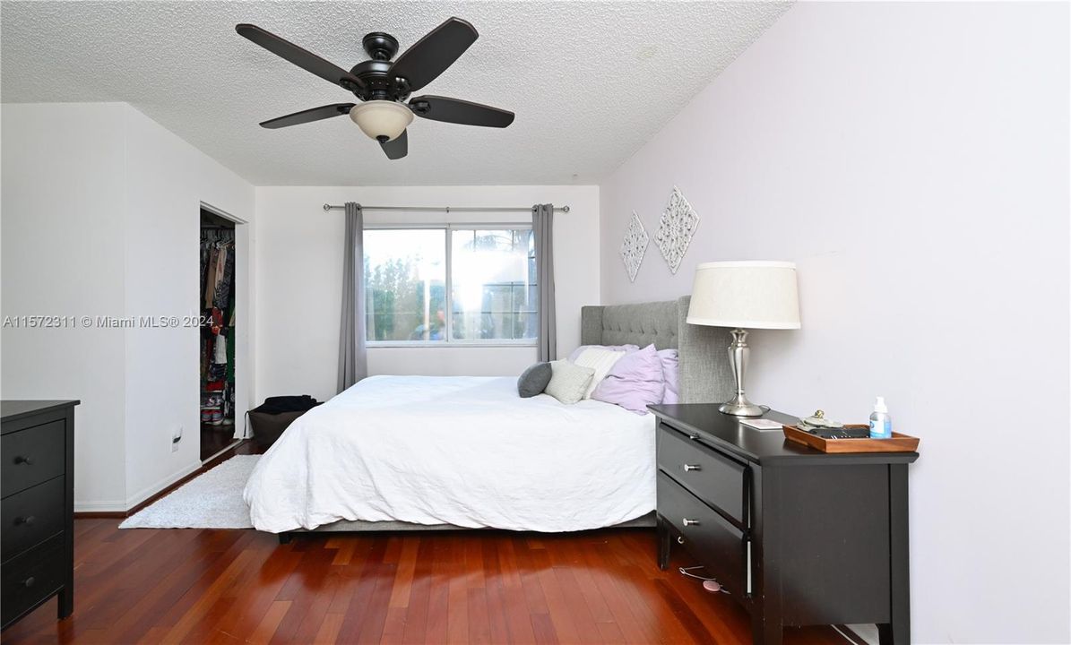 For Sale: $435,000 (3 beds, 2 baths, 1342 Square Feet)