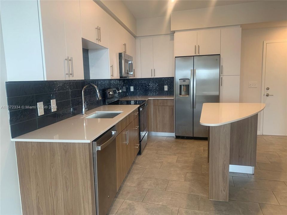 For Rent: $2,265 (1 beds, 1 baths, 642 Square Feet)