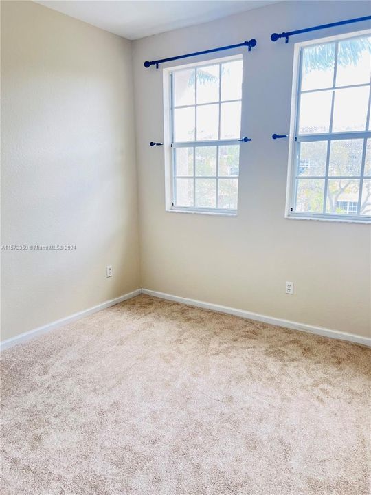 Recently Rented: $2,500 (3 beds, 2 baths, 1564 Square Feet)