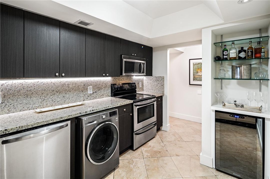 For Sale: $1,199,000 (2 beds, 2 baths, 1172 Square Feet)
