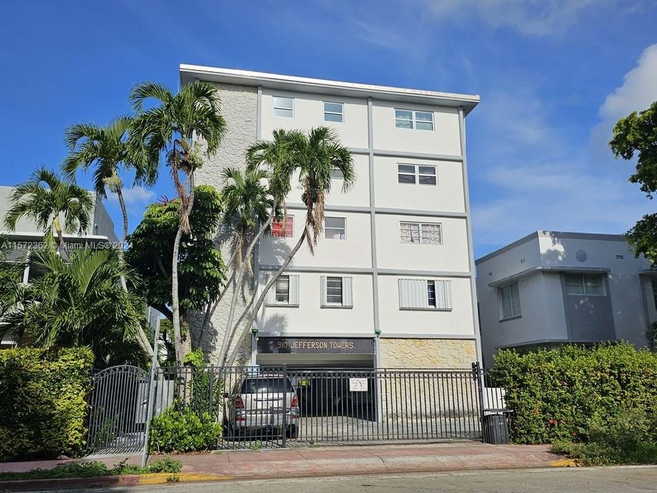 Active With Contract: $240,000 (0 beds, 1 baths, 400 Square Feet)