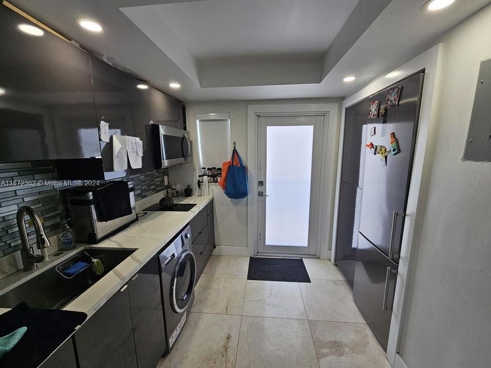Active With Contract: $240,000 (0 beds, 1 baths, 400 Square Feet)