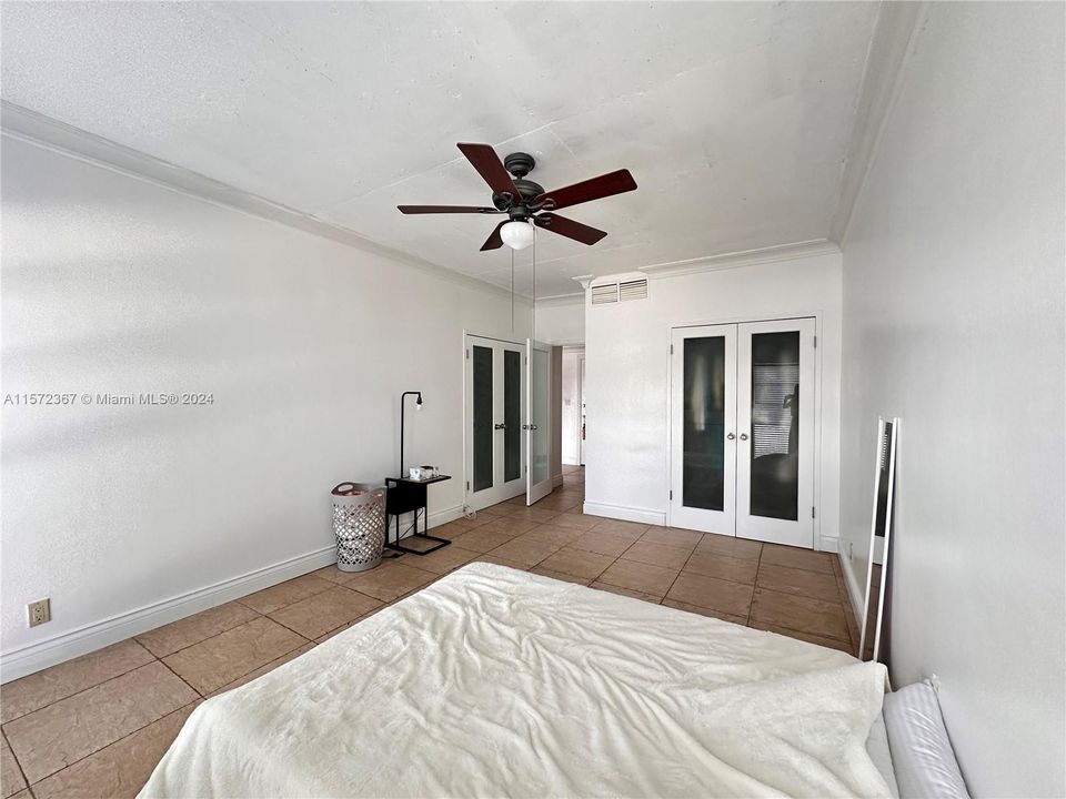 For Rent: $2,200 (1 beds, 1 baths, 831 Square Feet)