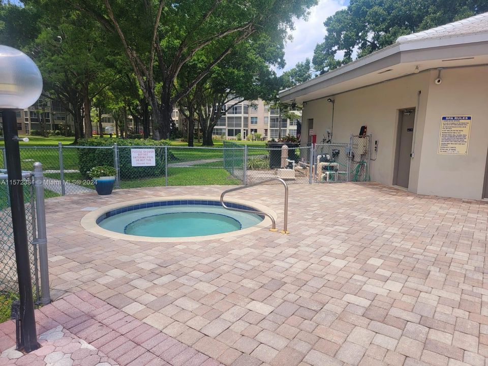 For Sale: $145,000 (2 beds, 2 baths, 960 Square Feet)