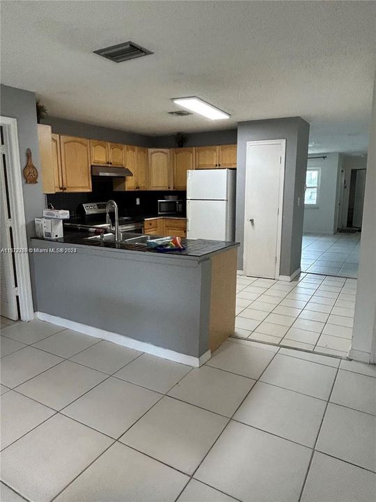 For Rent: $3,000 (3 beds, 2 baths, 3312 Square Feet)