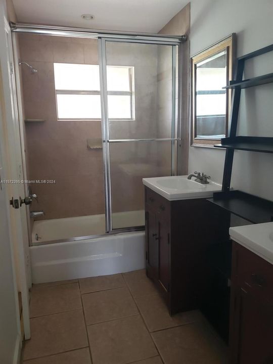 Recently Rented: $1,800 (1 beds, 1 baths, 740 Square Feet)
