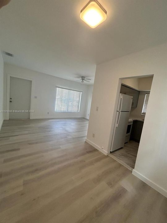 Active With Contract: $2,100 (1 beds, 1 baths, 620 Square Feet)