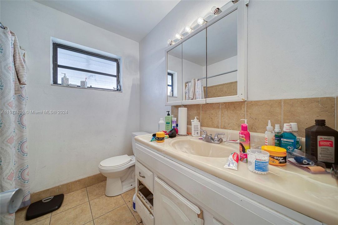 For Sale: $420,000 (2 beds, 1 baths, 1225 Square Feet)