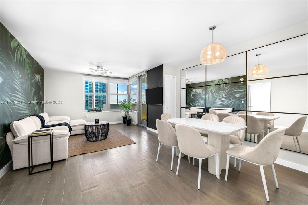 For Sale: $529,000 (1 beds, 1 baths, 797 Square Feet)