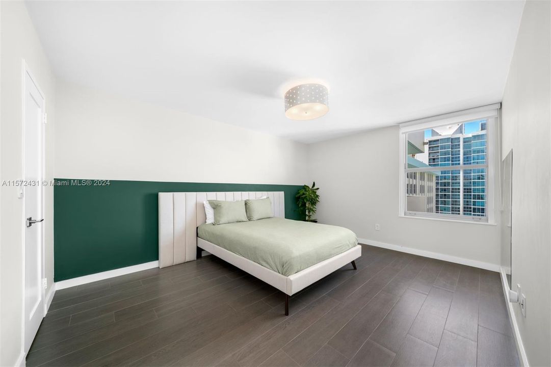 For Sale: $529,000 (1 beds, 1 baths, 797 Square Feet)