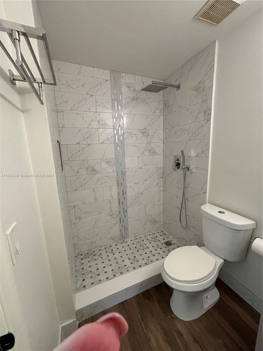 Active With Contract: $4,000 (3 beds, 2 baths, 1663 Square Feet)