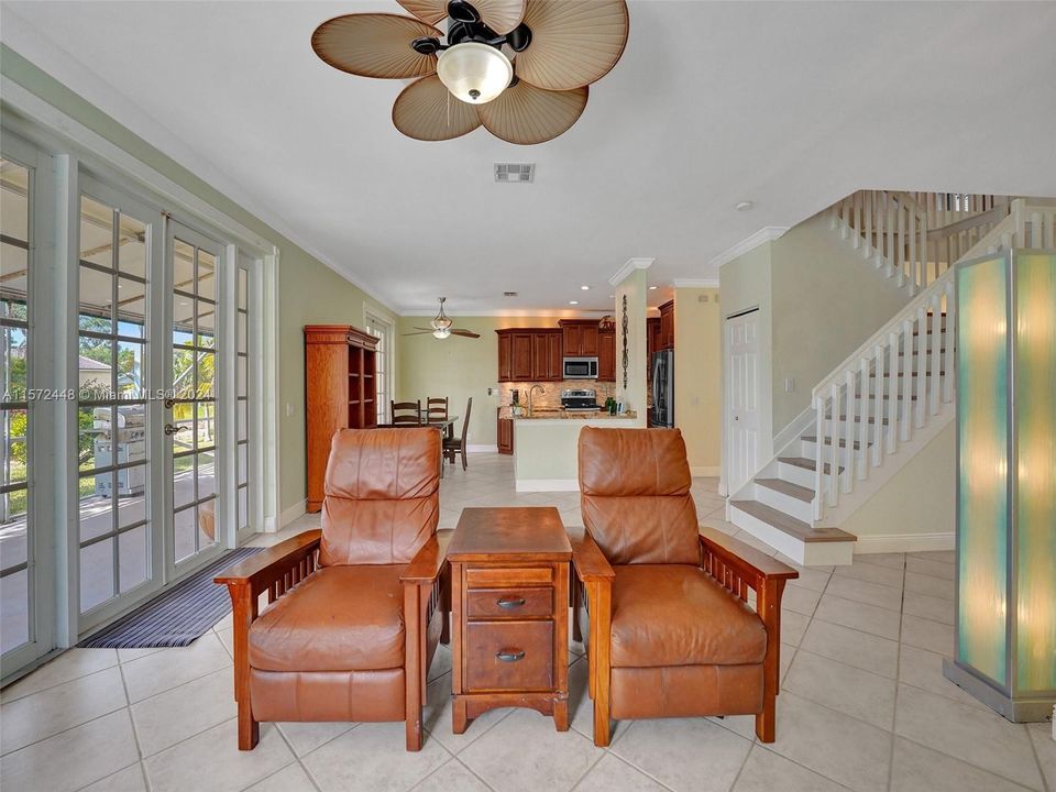For Sale: $885,000 (5 beds, 3 baths, 2480 Square Feet)