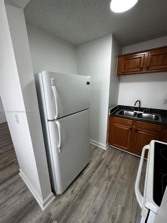 Active With Contract: $2,000 (2 beds, 2 baths, 830 Square Feet)