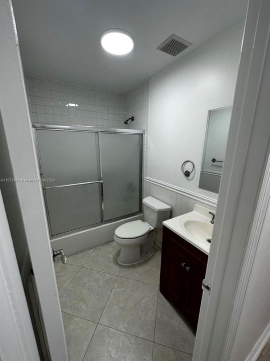 合同活跃: $2,000 (2 贝兹, 2 浴室, 830 平方英尺)
