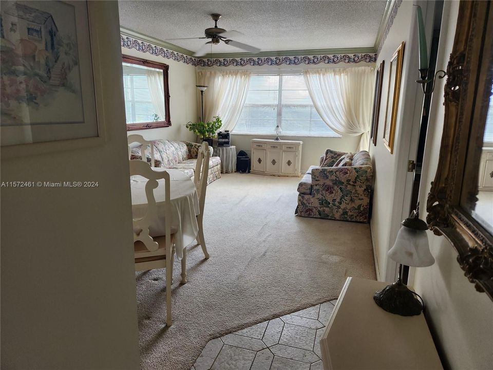 For Sale: $87,000 (1 beds, 1 baths, 684 Square Feet)