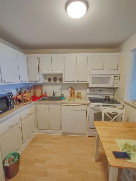 For Rent: $1,750 (1 beds, 1 baths, 728 Square Feet)